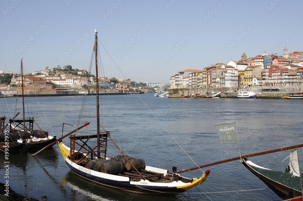 Portweinfässer, Transportschiff, Villa Nova de Gaia, Porto, Nordportugal, Portugal, Europa