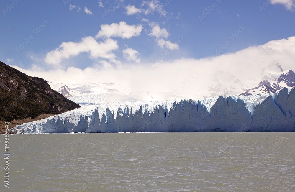 Obraz premium Perito Moreno Glacier view from Brazo Rico in the Argentino Lake in Patagonia, Argentina