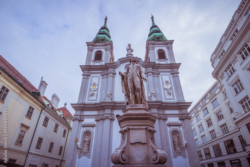 Obraz premium Katholische Kirche Mariahilf in Wien, Österreich
