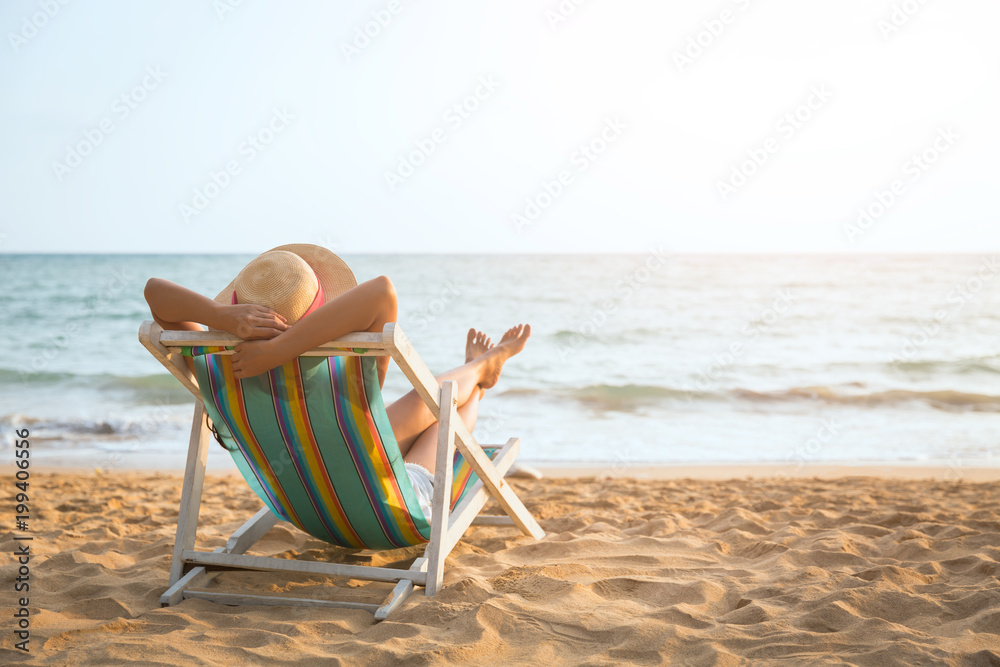 Woman on beach in summer - obrazy, fototapety, plakaty 
