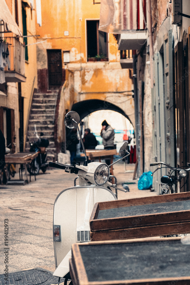 Naklejka premium quotidianità a Bari Vecchia