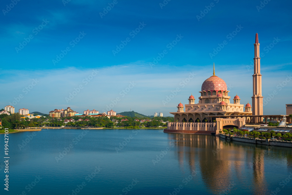 Naklejka premium Putra Mosque or pink masjid in Putrajaya, Malaysia.