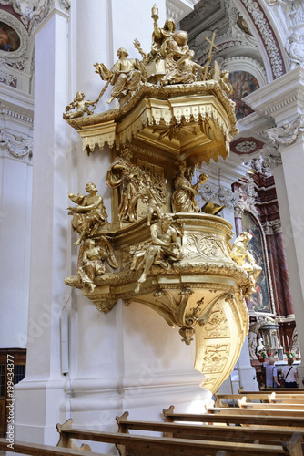Detail der Domkanzel, Kanzel vonL. Mattielli und A. Beduzzi, 1726, Barocker Dom St. Stephan, Stephansdom, Passau, Niederbayern, Bayern, Deutschland, Europa