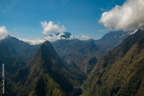 Fototapeta Naklejka Na Ścianę i Meble -  Panorama du Cirque de Mafate sur l'île de La Réunion, France