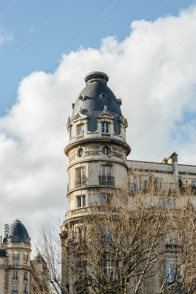 Fototapeta premium House in Paris, France