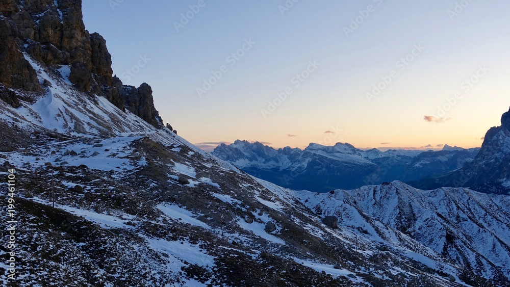 Dolomiten im Sonnenaufgang, Hochgebirge mit Weitsicht