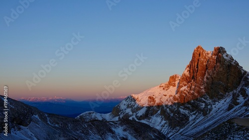 Dolomiten im Sonnenaufgang  Hochgebirge mit Weitsicht