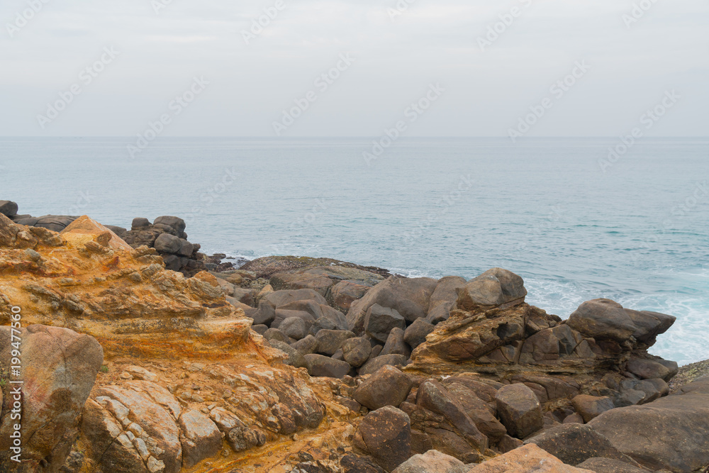 Merissa, Sri Lanka, Parrot Rоck. Huge boulders on the beach. Merissa, Sri Lanka, Parrot Rоck. Huge boulders on the beach.