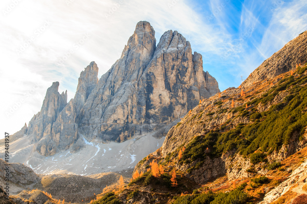 Obraz premium Autumn trekking in the alpine Pusteria valley
