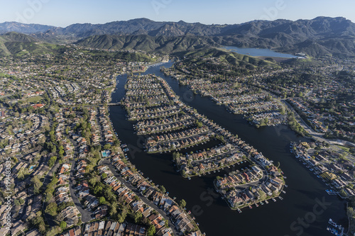 Aerial view of lake front h...