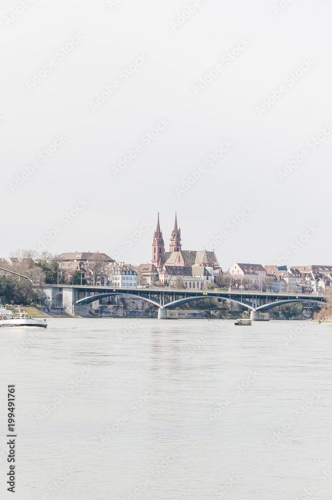 Obraz premium Basel, Stadt, Basel-Stadt, Altstadt, Rhein, Fähre, Wettsteinbrücke, Münster, Kirche, Grossbasel, Rheinufer, Rheinschifffahrt, Frühling, Schweiz