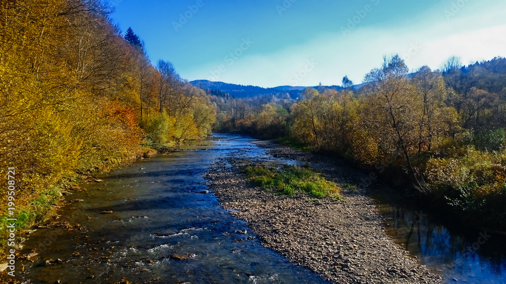 jesienna rzeka 