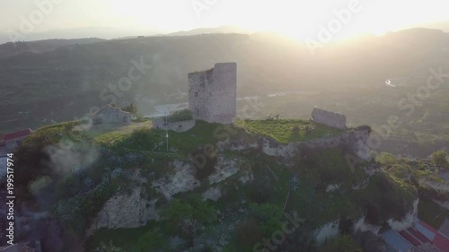 Castello con torre medievale in Italia, costruito per avvistamento e difesa della popolazione dalle invasioni saracene. Vista aerea. photo