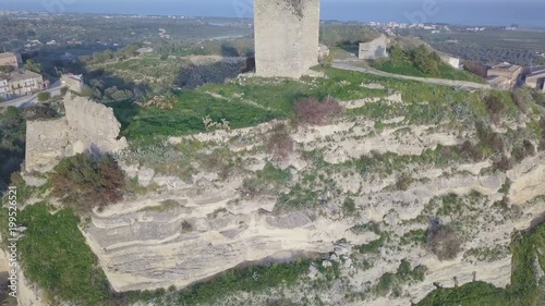 Castello con torre medievale in Italia, costruito per avvistamento e difesa della popolazione dalle invasioni saracene. Vista aerea. photo