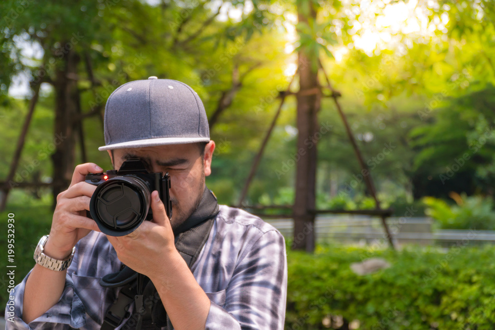 Obraz premium Photographers try to take pictures. At the size he forgot to open his lens cover. Dslr camera. select focus. Copy space.