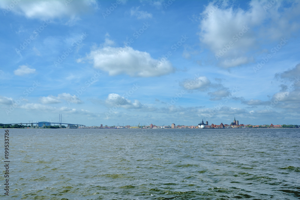 Blick von Altefähr über den Strelasund auf Stralsund,Ostsee,MVP,Deutschland