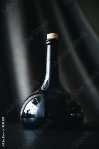 Obraz na płótnie Bottle of red wine on grey wooden background w salonie