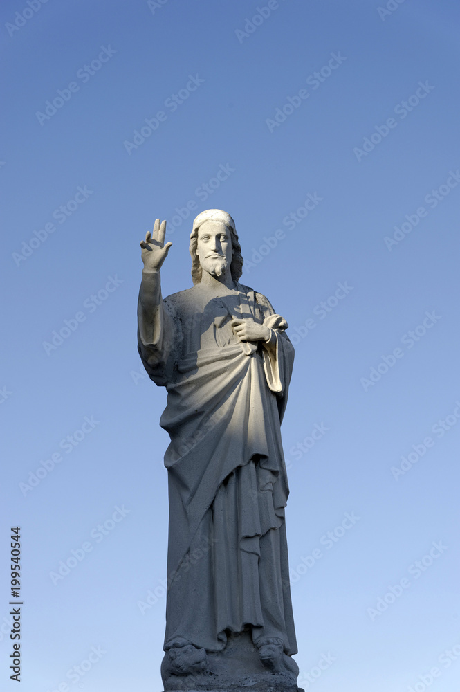Skulptur vor der Wallfahrtskirche Notre-Dame de la Garde, Marseille, Bouches-du-Rhone, Provence-Alpes-Côte dAzur, Südfrankreich, Frankreich, Europa