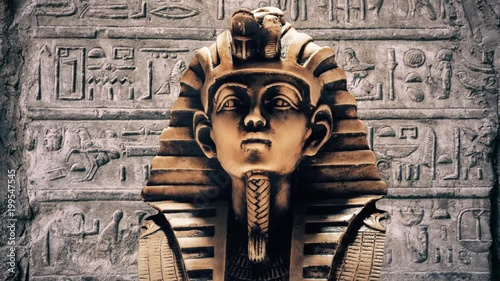 gold pharaoh tutankhamen mask