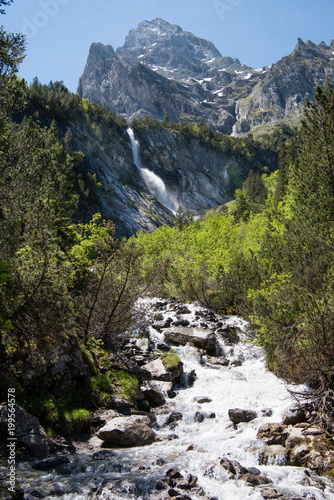 Bergbach mit Wasserfall