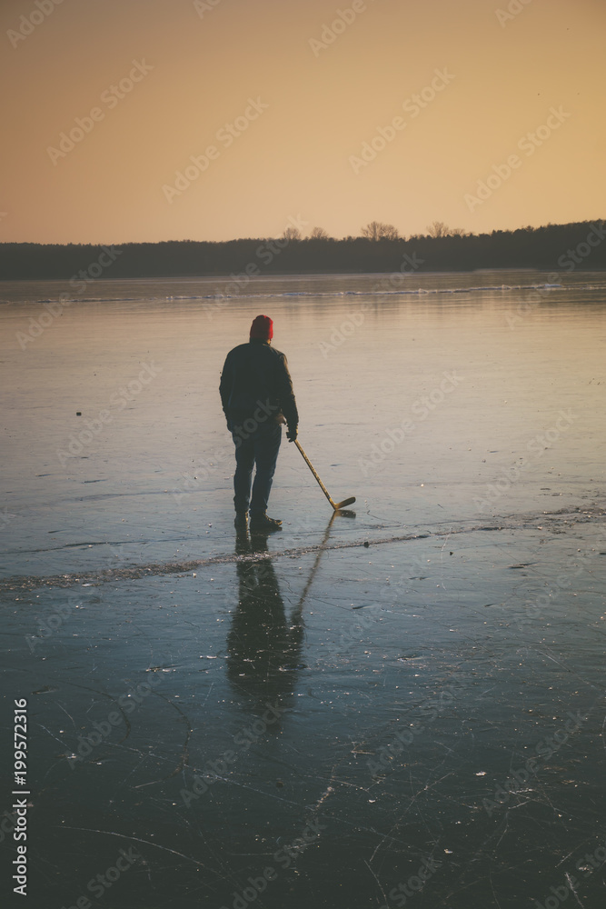 Eishockey auf gefrorenem See