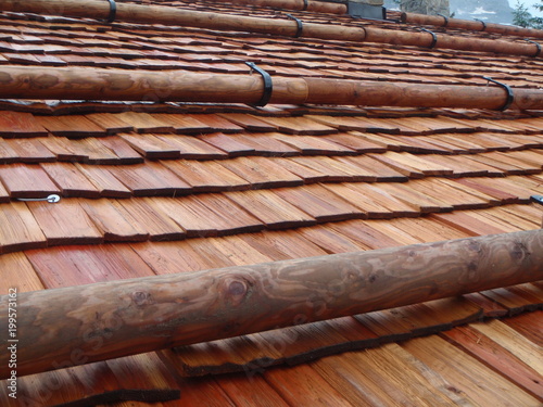 Roof of wooden shingles