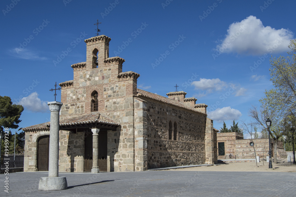 Ermita de Nuestra Señora de la Natividad
Exterior de la ermita en ladrillo de estilo visigodo de Nuestra Señora de la Natividad en Guadamur, provincia de Toledo. Castilla La Mancha. España