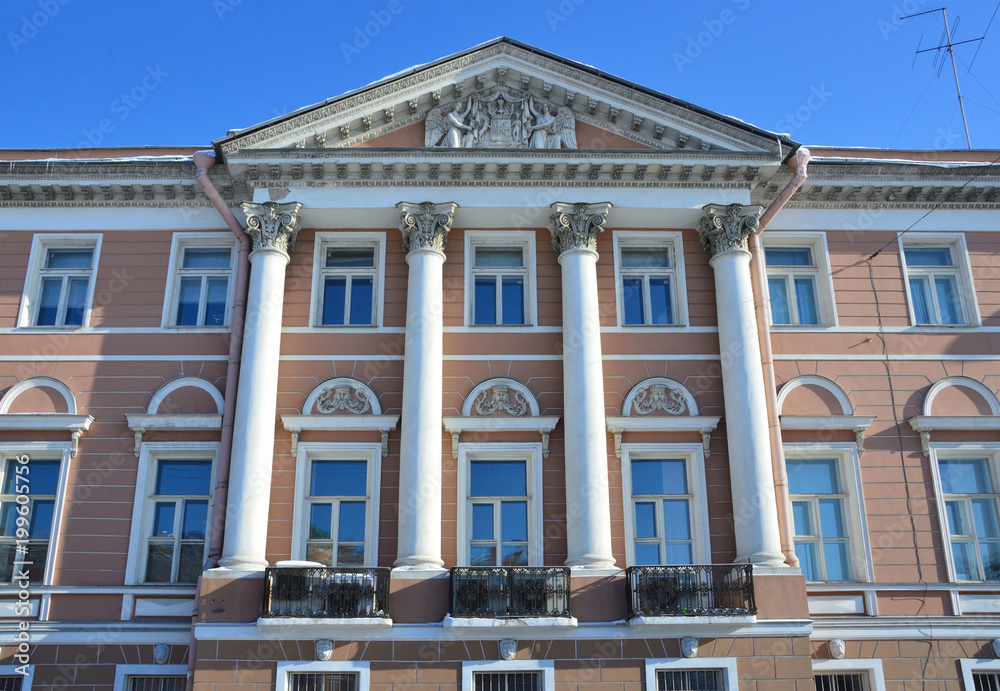 Санкт-Петербург, набережная реки Фонтнки, дом 18. Дом Пашковых - особняк Левашова, 1836 год постройки. Центральная часть фасада Санкт-Петербург, набережная реки Фонтнки, дом 18. Дом Пашковых - особняк Левашова, 1836 год постройки. Центральная часть фасада
