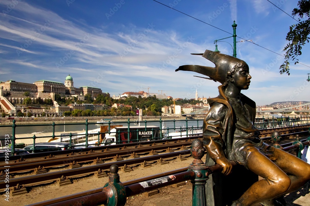 Fototapeta premium Little Princess Statue in Budapest