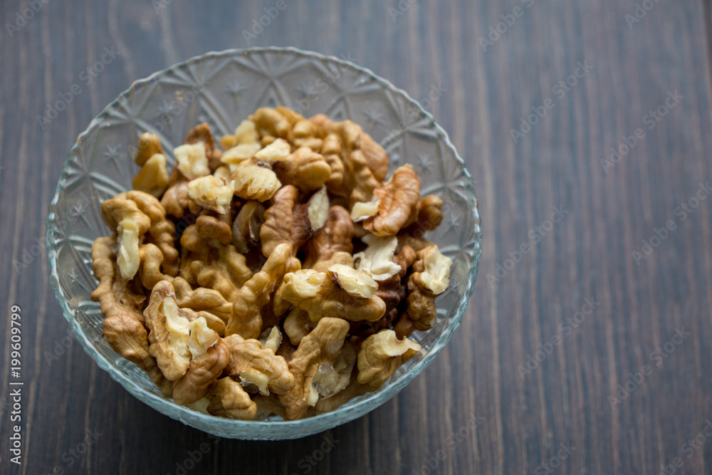 cleaned the walnuts , top cleaned the walnuts , top