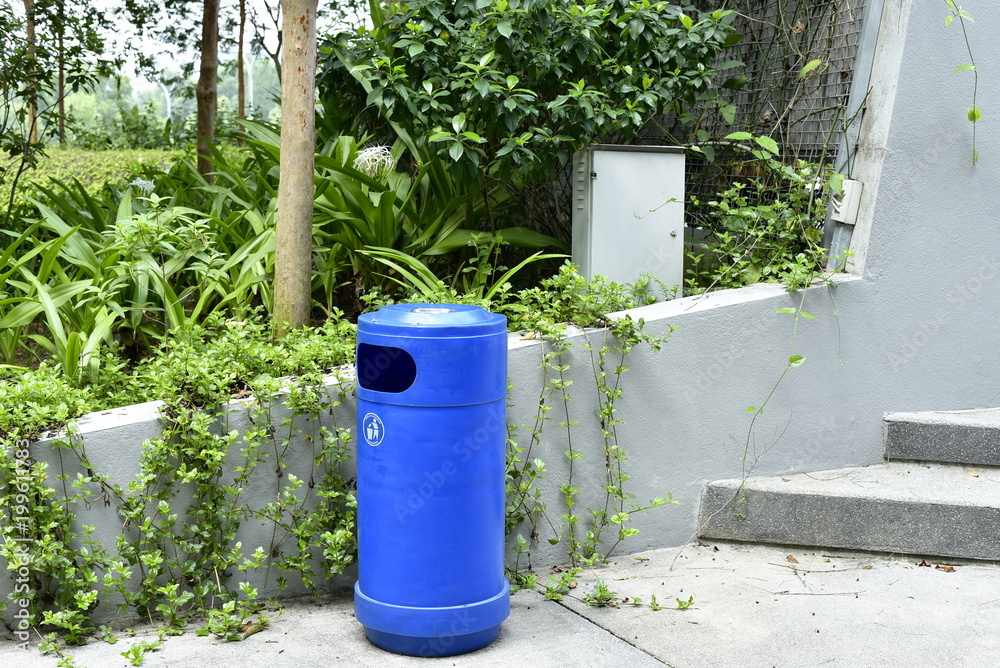 Dustbin in the park for our convenience . Dustbin in the park for our convenience .