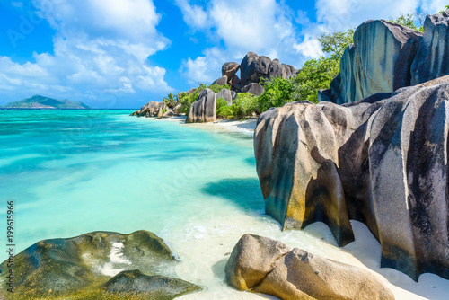 Source d'Argent Beach at island La Digue, Seychelles - Beautifully shaped granite boulders and rock formation - Paradise beach and tropical destination for vacation © Simon Dannhauer