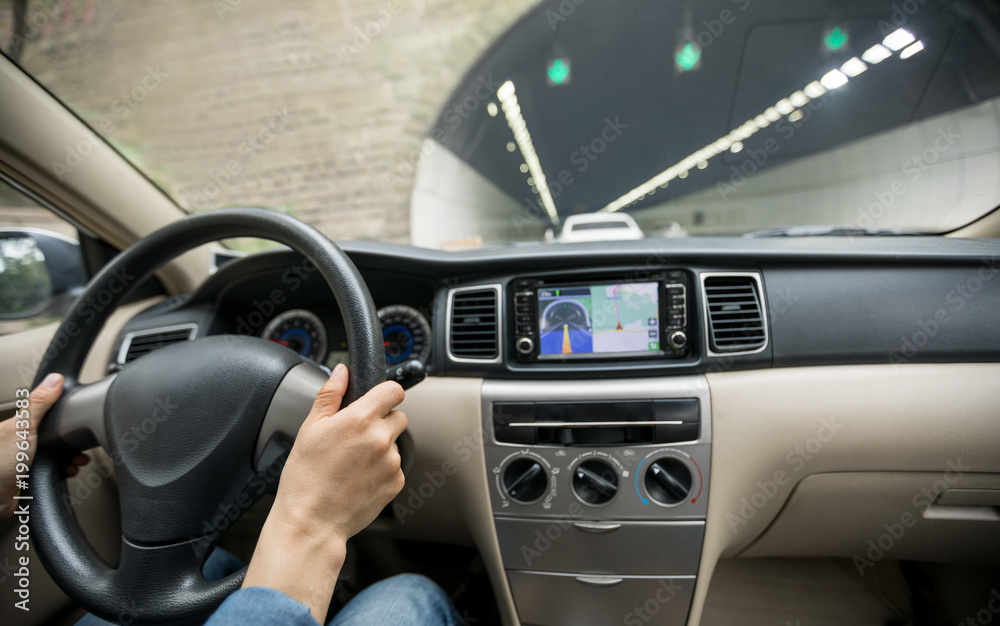 driving car into a tunnel use gps navigation