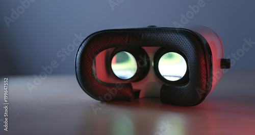 VR device with red light
