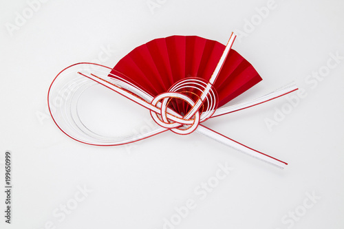 水引　紅白　扇子(paper strings tied around a wrapped gift) photo