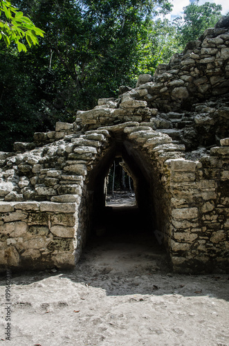 Fototapeta Naklejka Na Ścianę i Meble -  Mayan Arc at Coba, Mexico