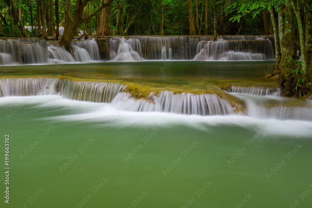 Obraz premium Beautiful Huay Mae Kamin Waterfall in Khuean Srinagarindra National Park, Kanchanaburi Province. Thailand