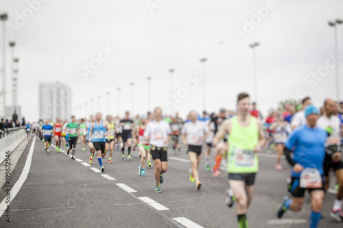 marathon runners in the city 