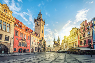 Fototapete Prag Altes Rathaus Gebäude mit Uhrturm am Altstädter Ring (Staromestske Namesti) am Morgen, Prag, Tschechische Republik  © bbsferrari