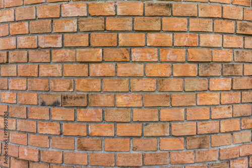 Round brick wall. All bricks in this bond are stretchers.