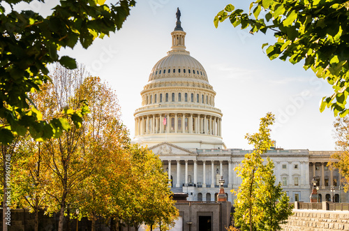 фотографія Capitol Building in Washington DC on a Sunny Fall Day