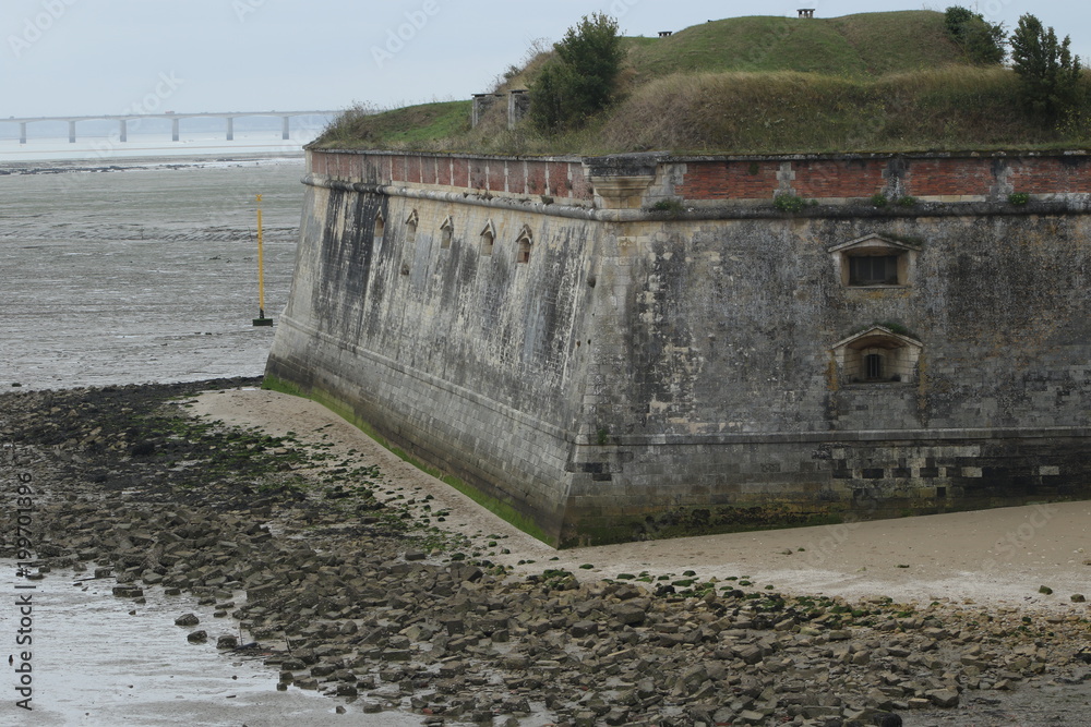 Mur médiéval mer