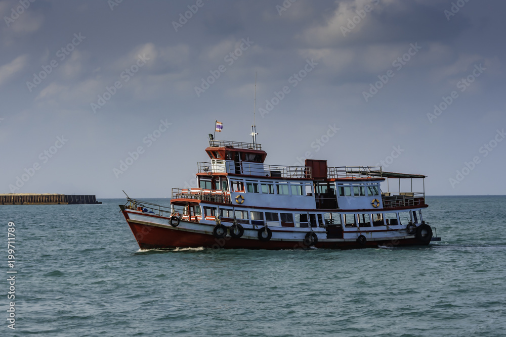 Fototapeta premium passenger boat in the vicinity of koh samui island thailand