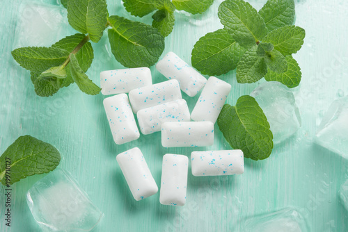 Fotografía Chewing gum with mint and ice