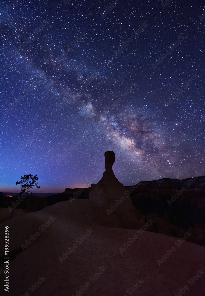 Milky Way over ET Hoodoo on Queen and Peek-A-Boo trails