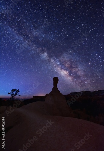 Wallpaper Mural Milky Way over ET Hoodoo on Queen and Peek-A-Boo trails