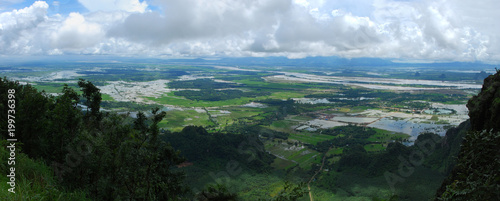 Campagne birmane innondée depuis le Mont Zwegabin, panorama