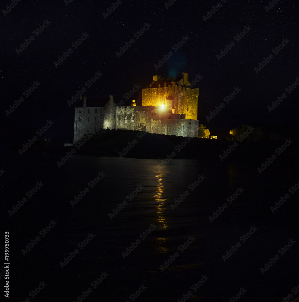 Fototapeta premium Scotland Castle At night
