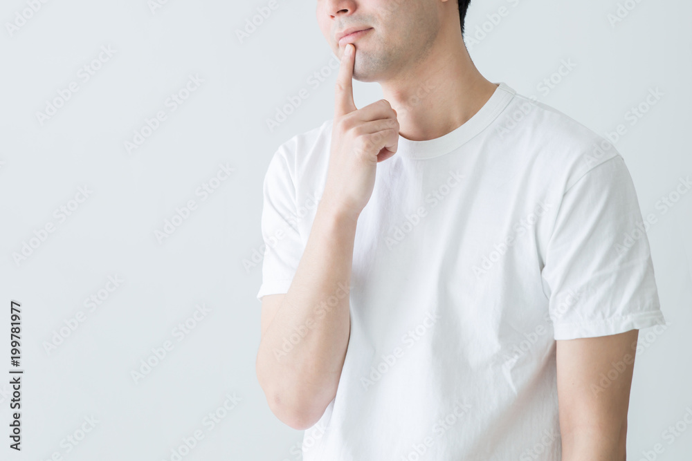 考える男性
考える男性