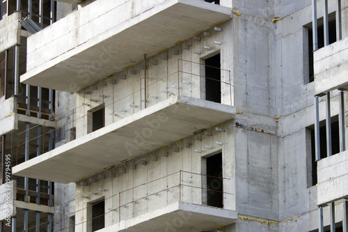Construction of a monolithic residential building
